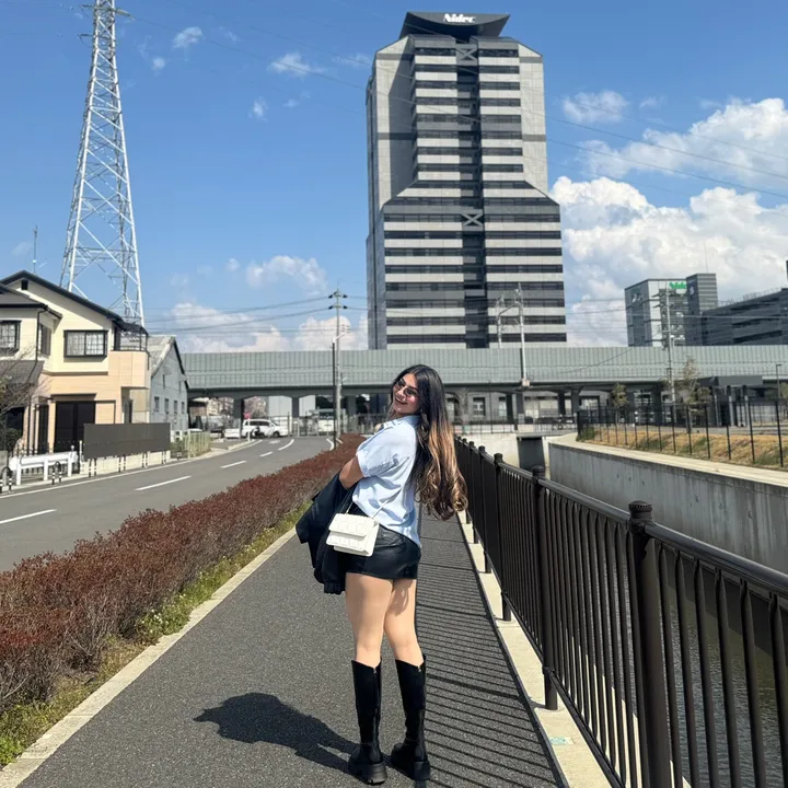 @luxmegiriofficial2