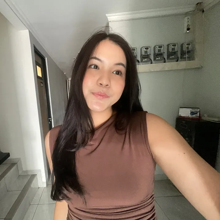 @thegr8honeybee