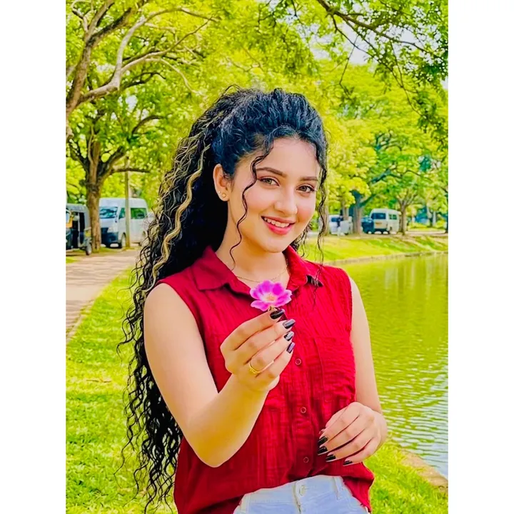 queen_curly_girl369