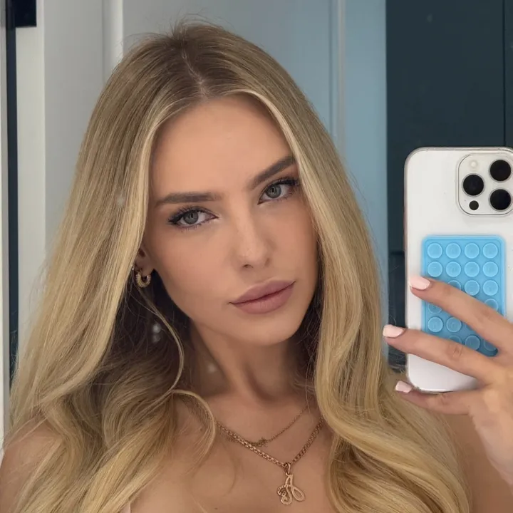 @anastasialax