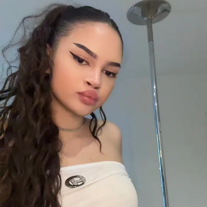 @fiftyshadesofbabygurl