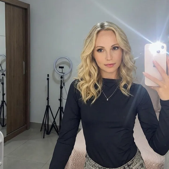 caroline__forbes__