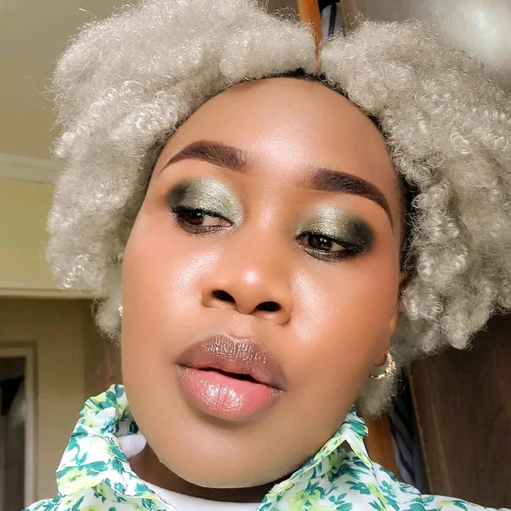 @juliemwana