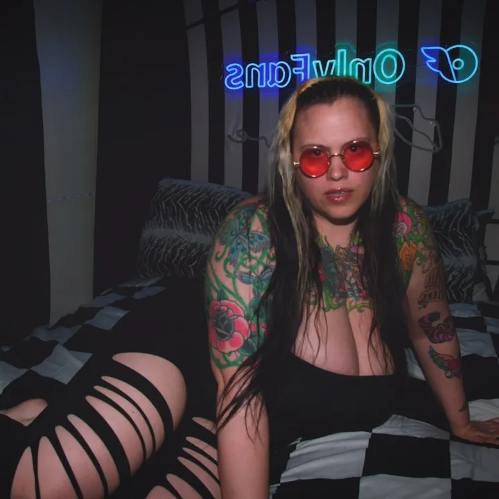 @lunaknoxx