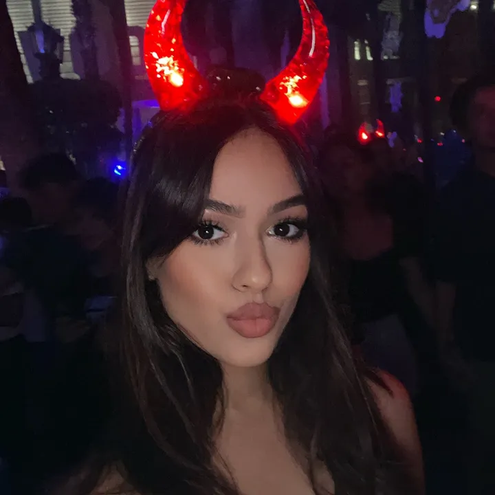 @radhikaa.x