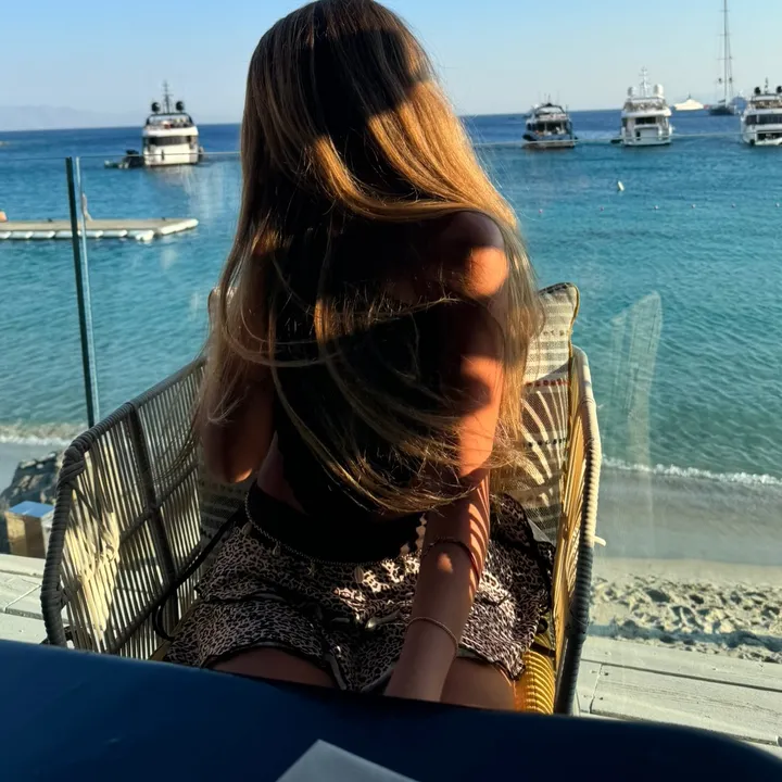 @connieeconw
