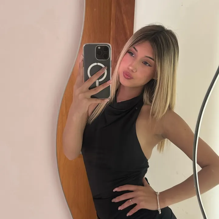 @micaelaanicolll