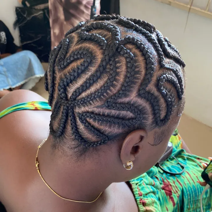 @arikschoicehair