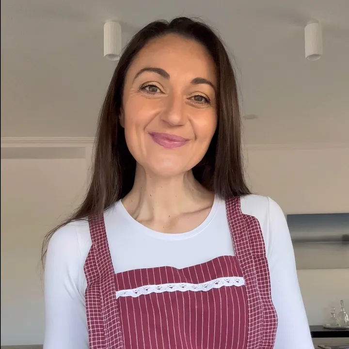 @thefrillyapron