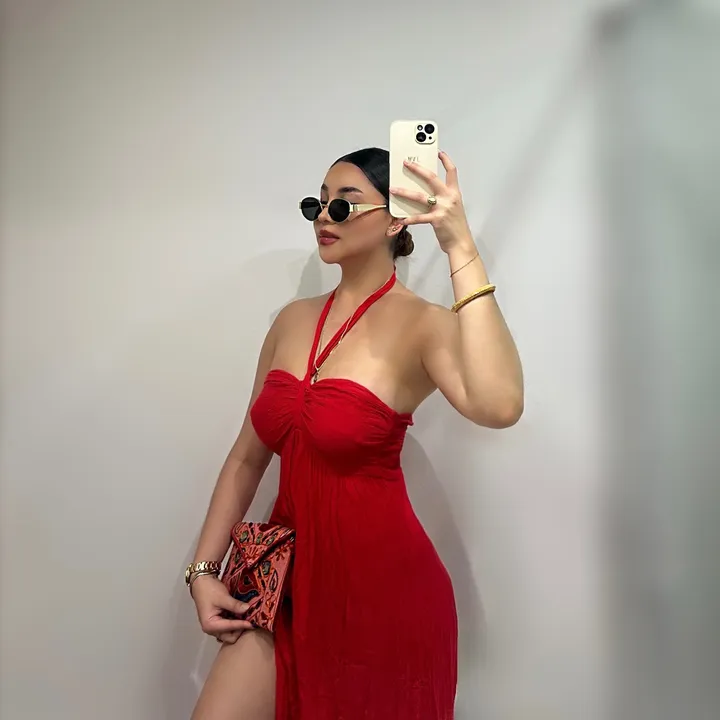 @julivela_