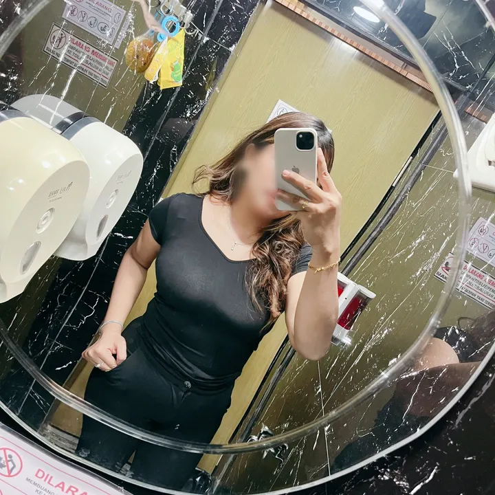 @claratrader_