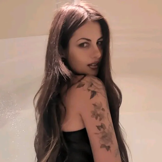@selinacat28
