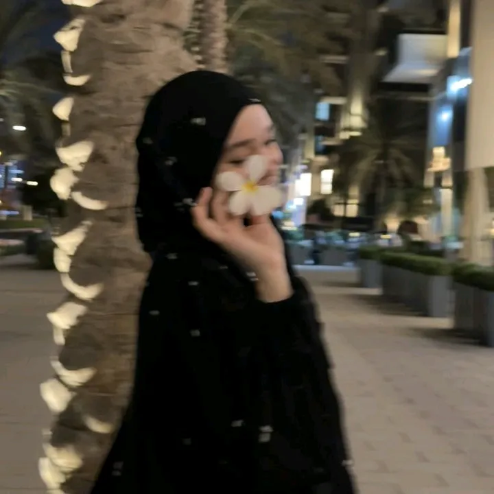 @ayesha_khann43