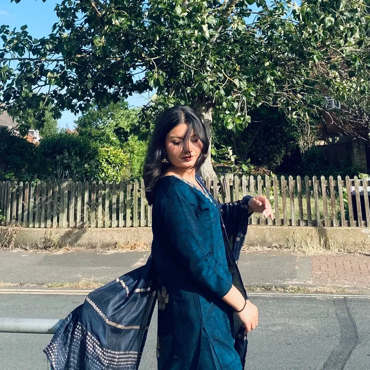 @akshhuuu_