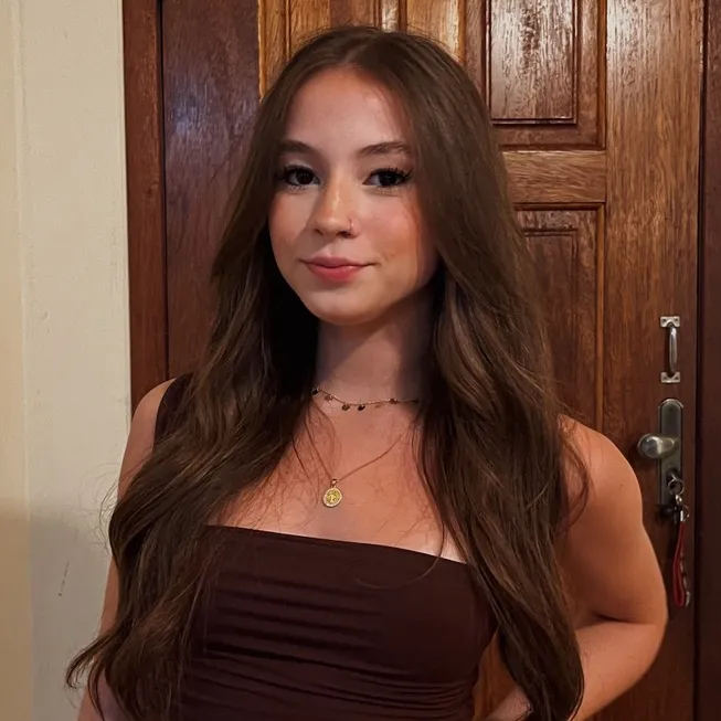 @larayum1