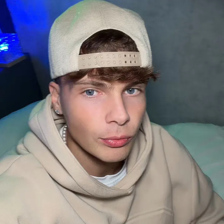 @aidennjohnsonn