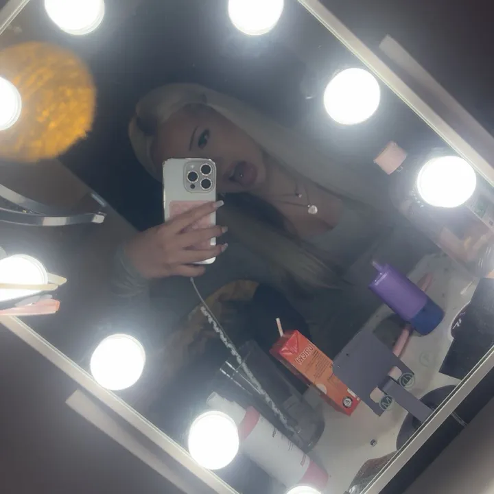 emiliaa_1001