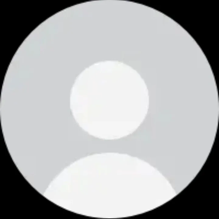 @izzyoravec_