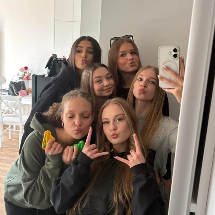 xoxosixterhood