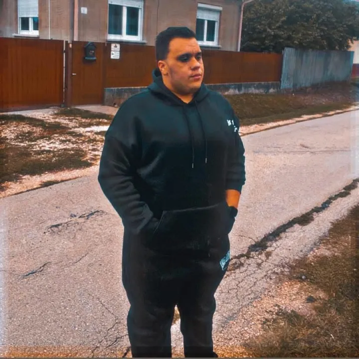 szabolcstoth_1218_