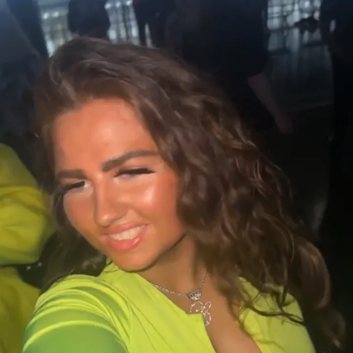 shes_backkkx