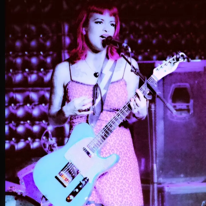 @thehellflowers