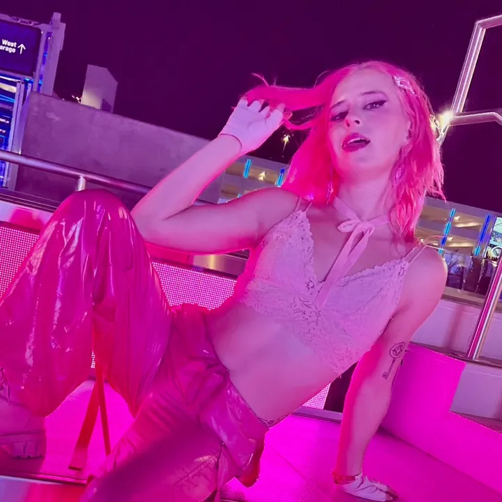 @avi.dancespink