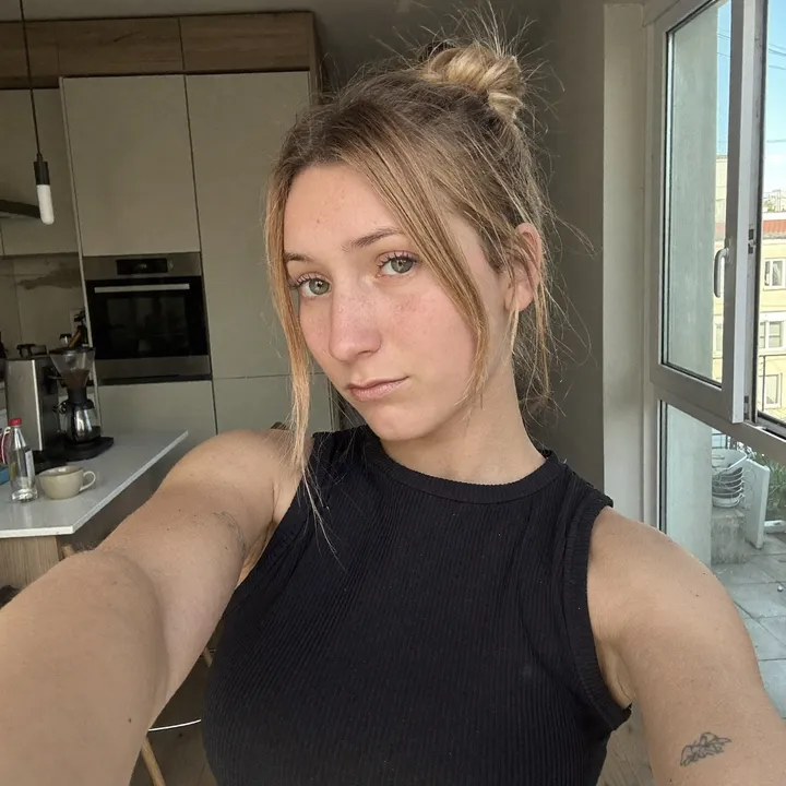 @abrilrussoo_