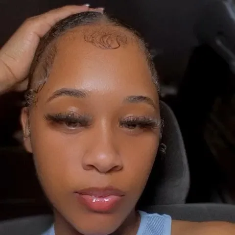 @datgirlgenelle