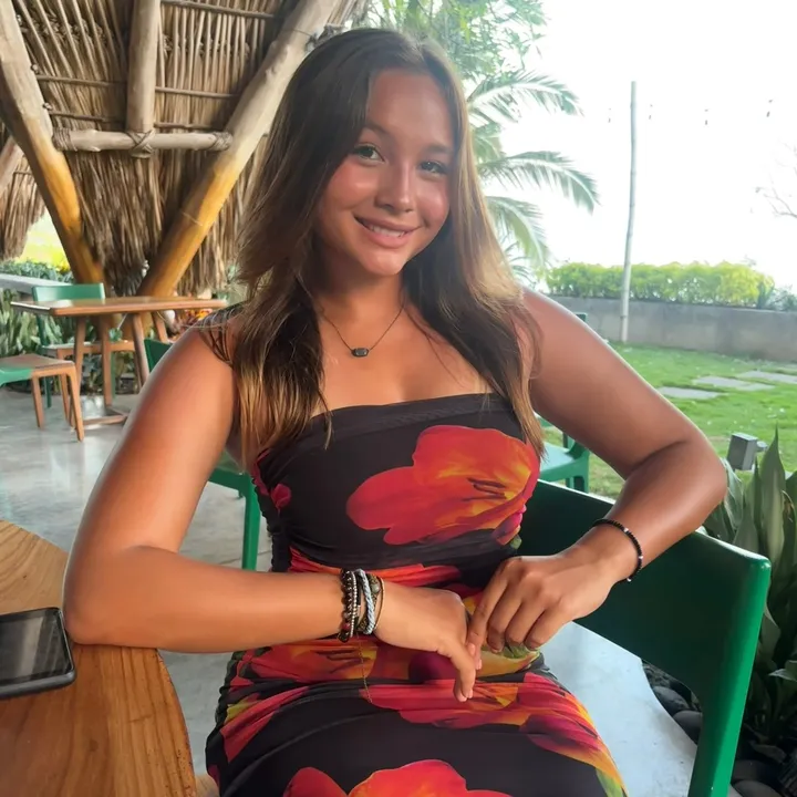 @leiarecinos