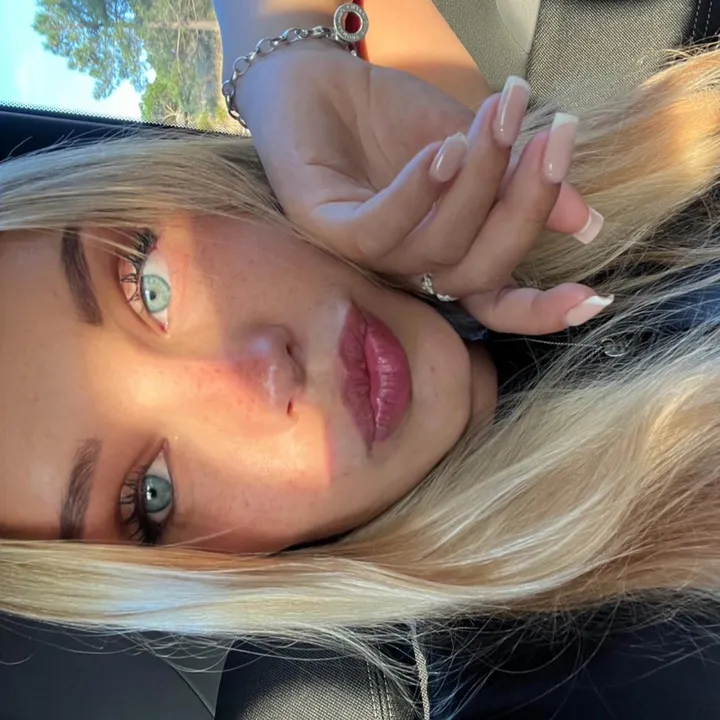 @who_tf_is_elli_