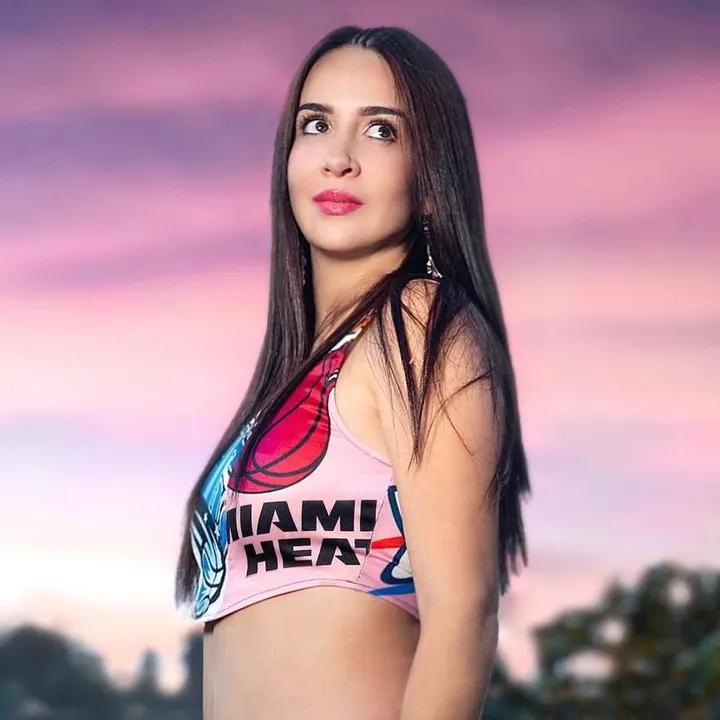 @adrilatinatv