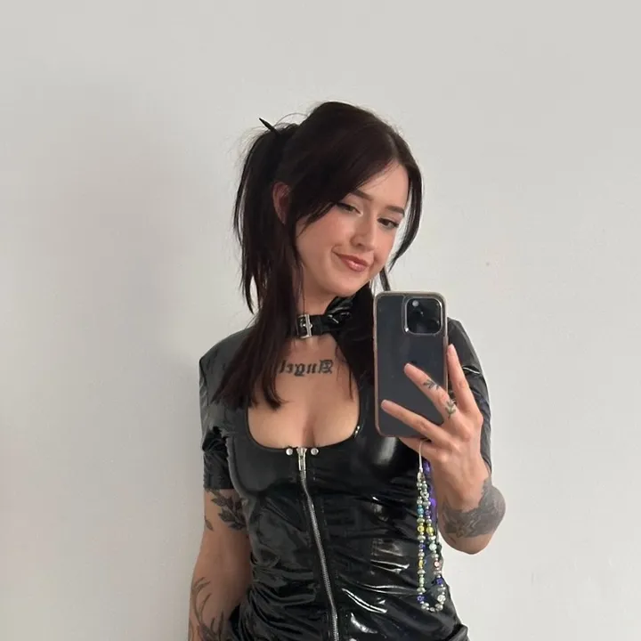 @itsangelinked
