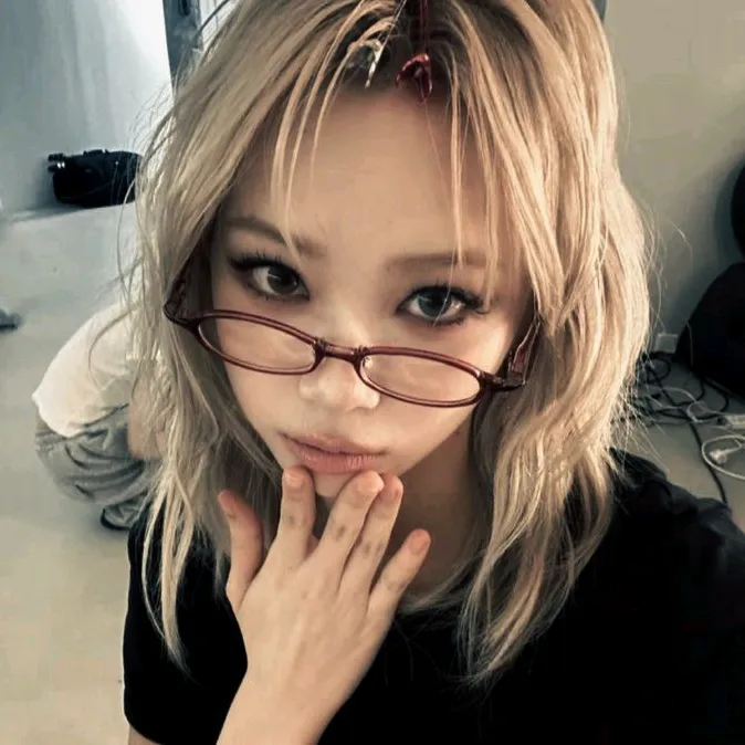 @lilyknow_