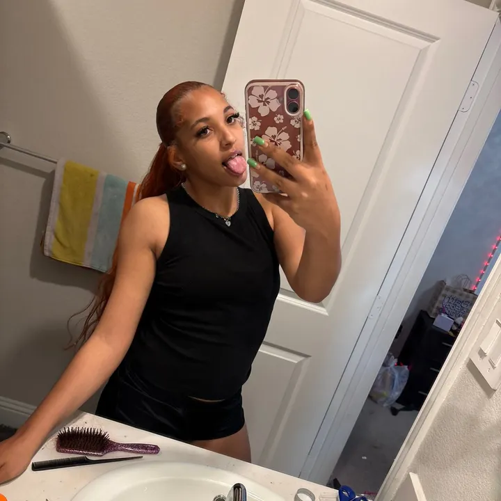 @nniyaswrldd