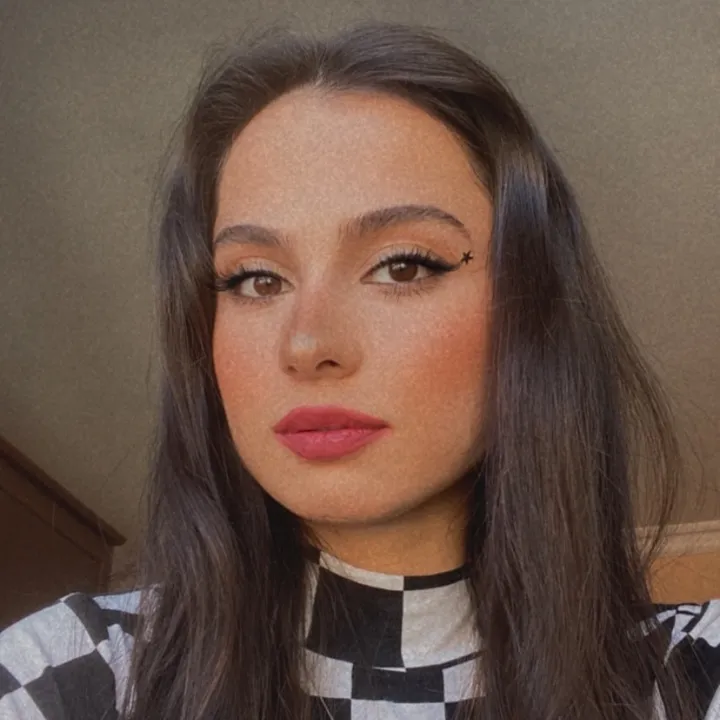 @melikederelibayaner