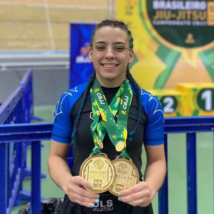 izzyy.bjj