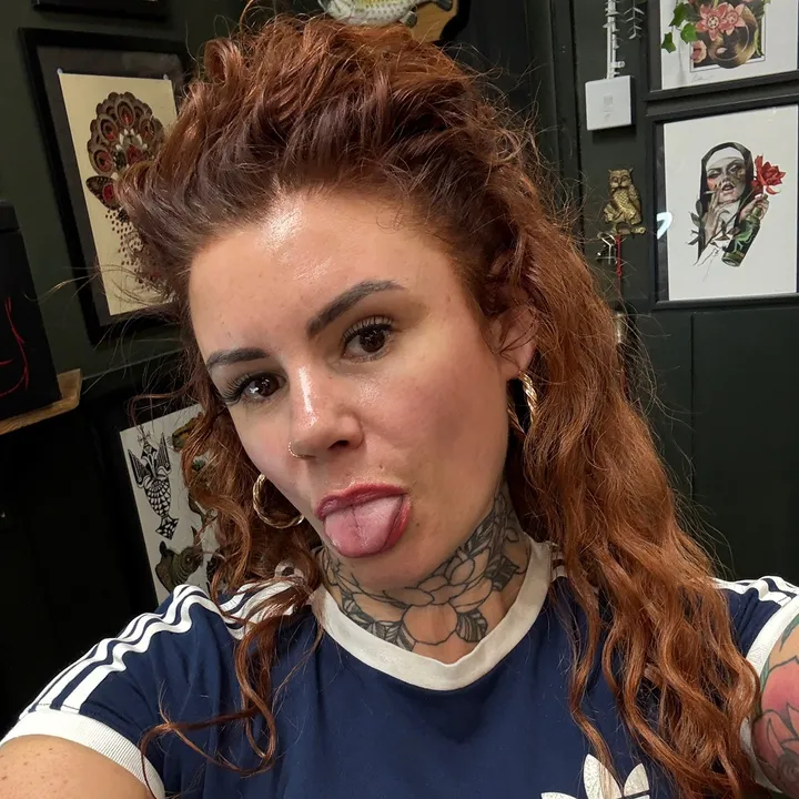 @pinklipslina