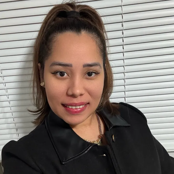 @lolaemprende