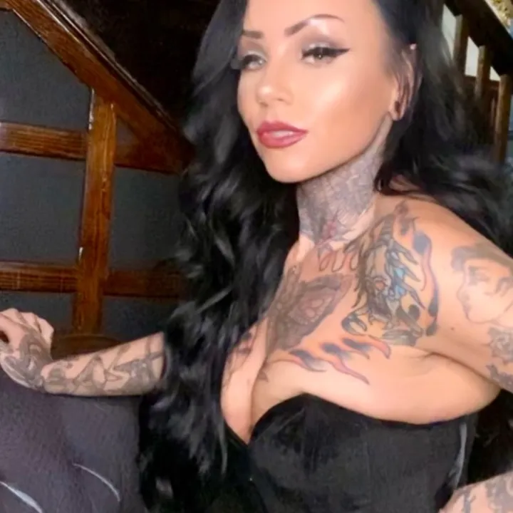 @yurlocalgothgurl
