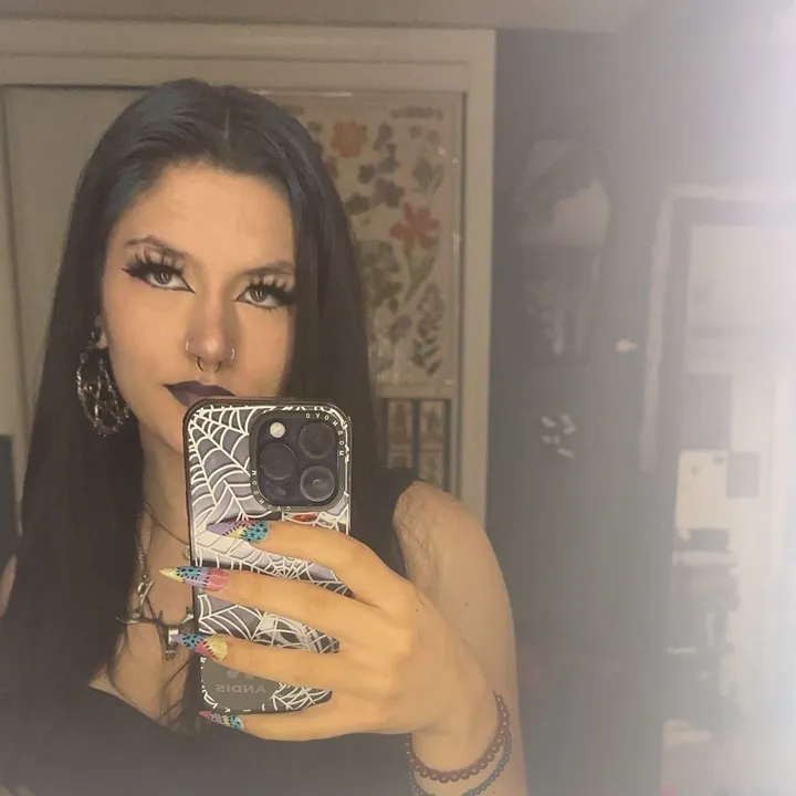 @strange.spooky_girl