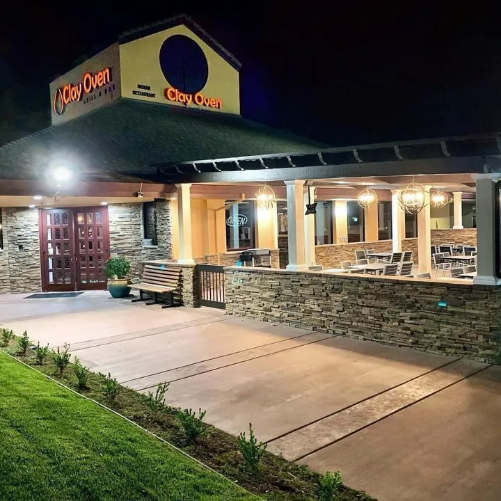 clayovengrillandbar
