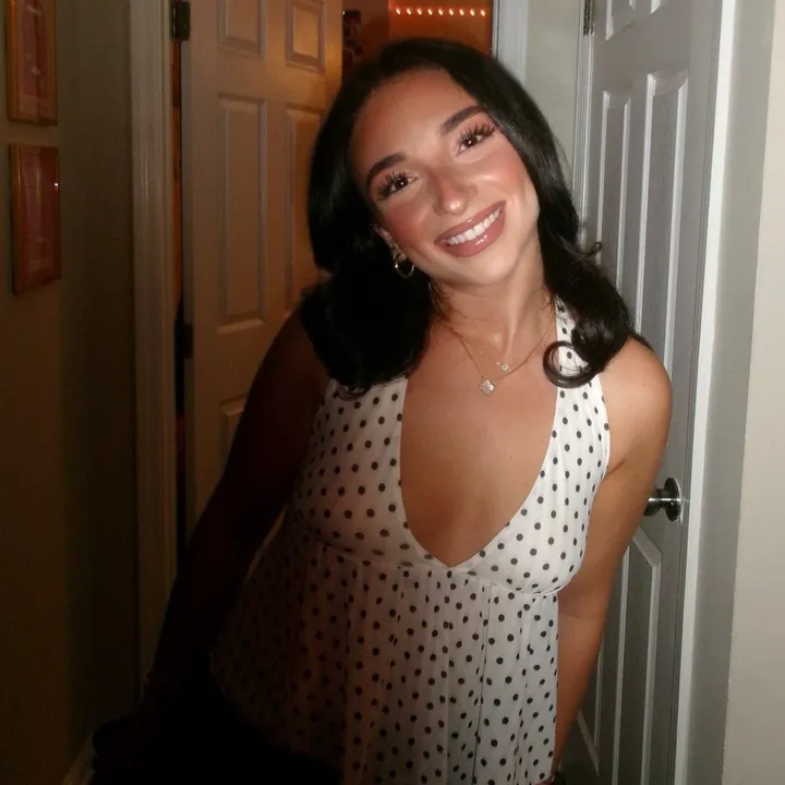 @thealexisbanilover