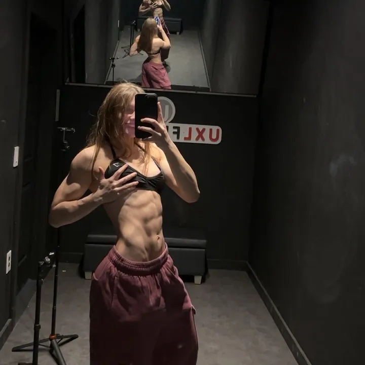 leonaaaaaaaaa09