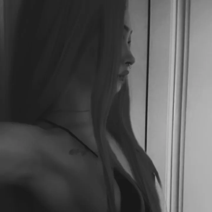 @z0mbi8g1rl