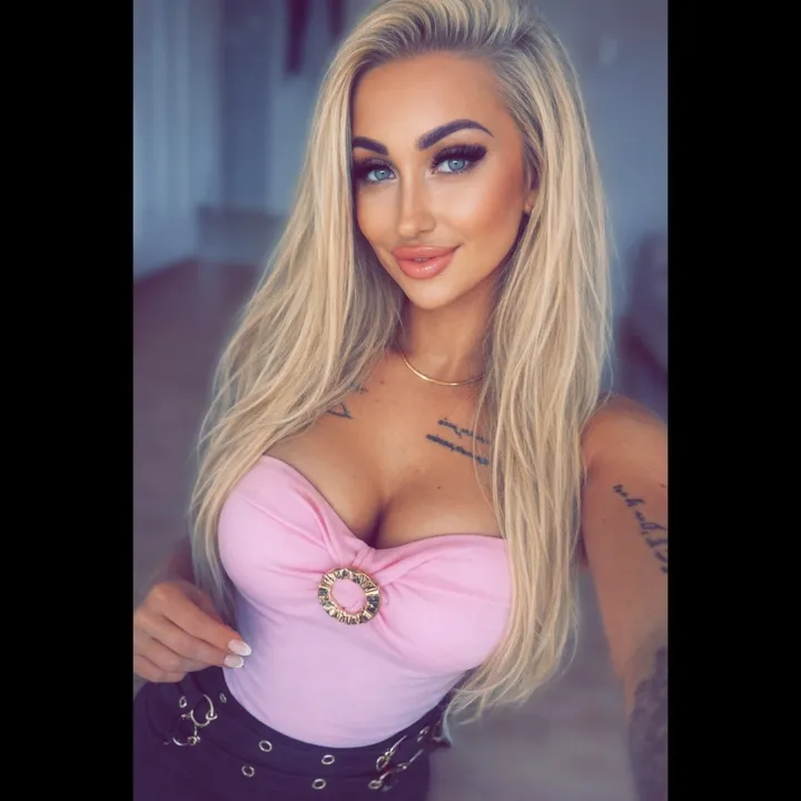 @karolinaabeee