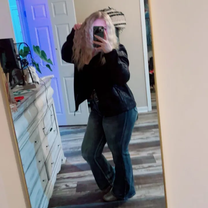 @your_local.blonde47