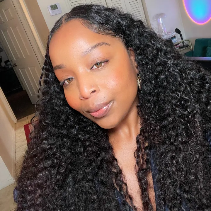 @curlycurvychic