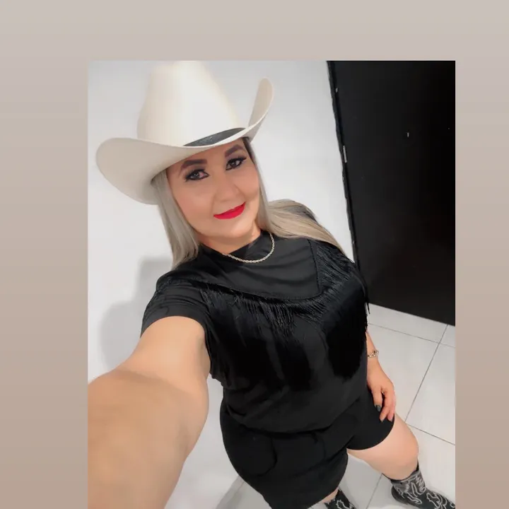 @karinacoronado826