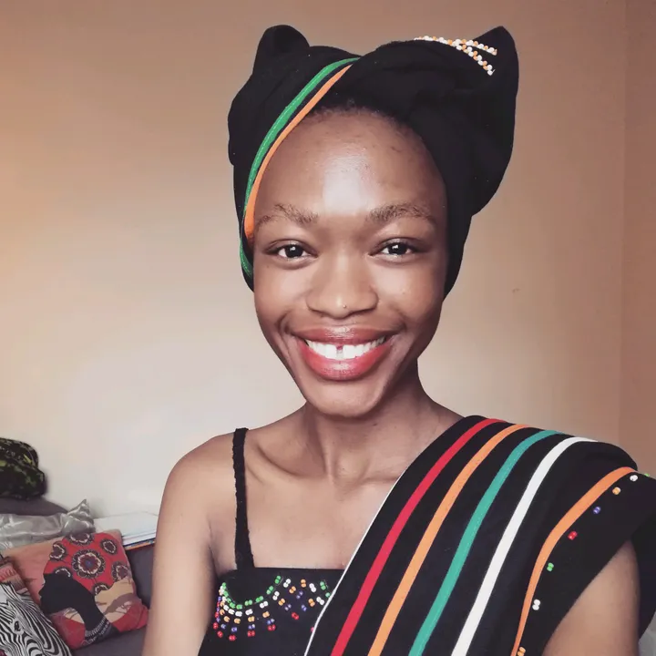 @uzalipholile